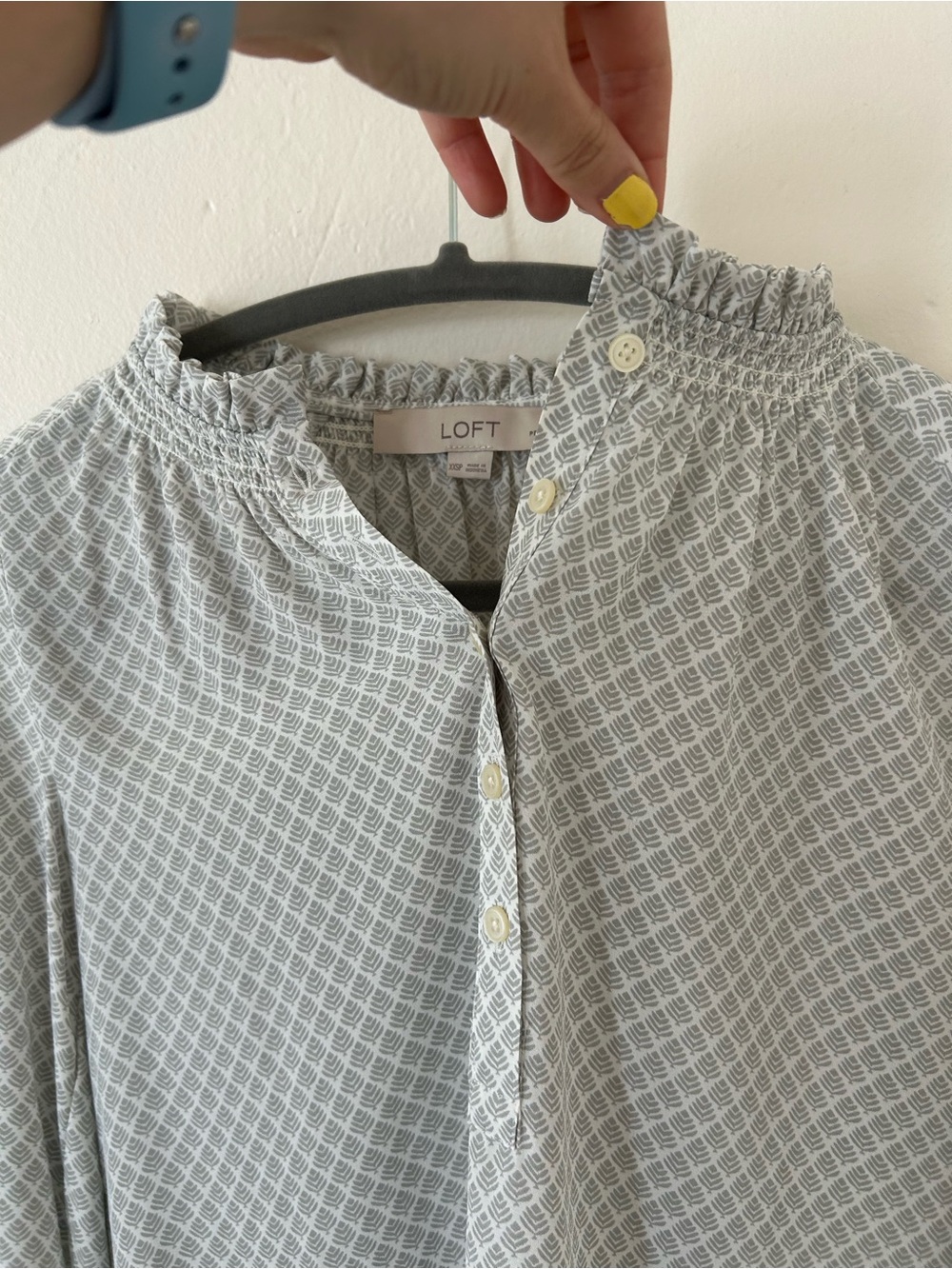 LOFT Light Gray Geometric Ruffle-Neck Blouse - Picture 4 of 5